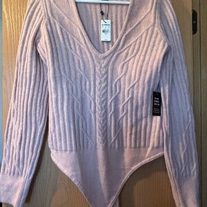 Express Women's Light Pink V-Neck Sweater